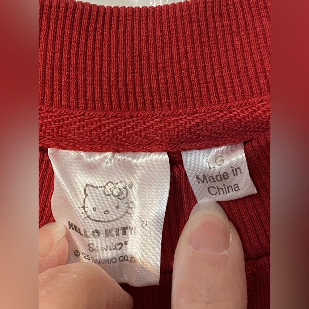 Red Hello Kitty Women’s Large Oversized Sweatshirt New Christmas - Picture 4 of 5